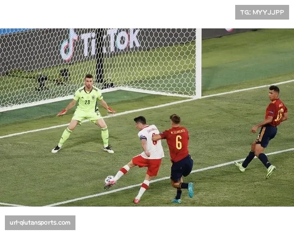 “特写：终场前谢菲联门将连续三次神扑，力保球门不失后的怒吼”